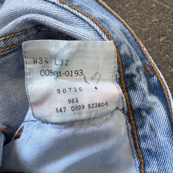 Vintage Levi's 501 Cut Off Shorts Womens 34 Blue Distressed Denim 2" Butt Rip - Picture 5 of 8